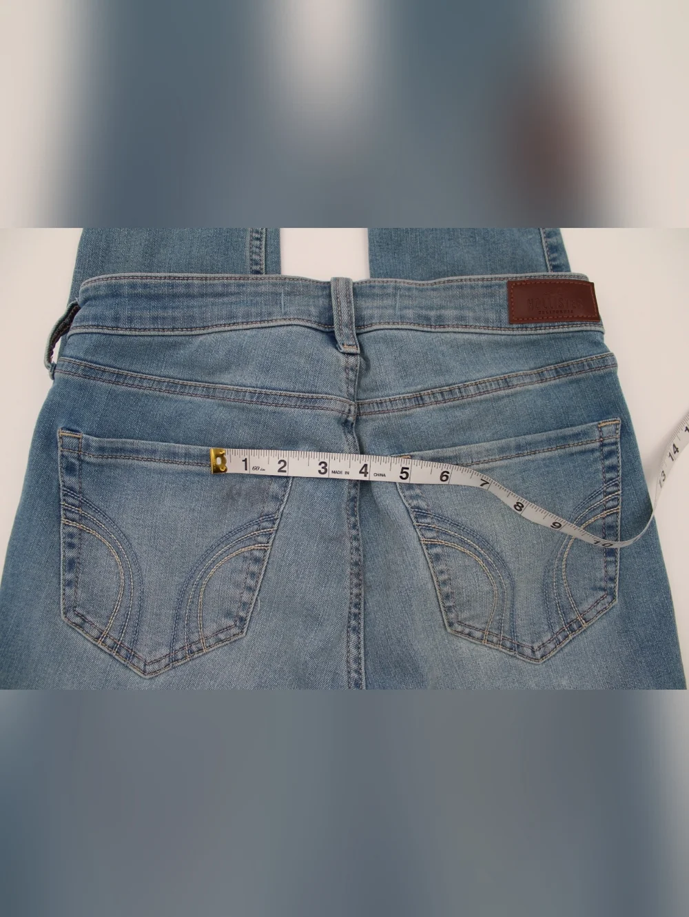 Hollister Light Wash Distressed Skinny Jeans Cutout Knees Size 6R - Picture 5 of 7
